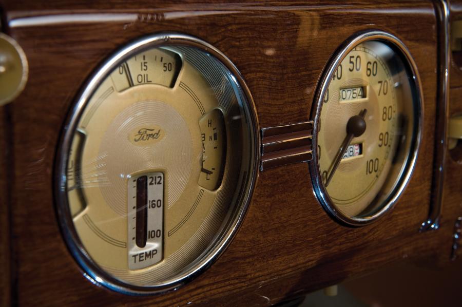  Ford DeLuxe Station Wagon 1939 года  (фото 11 из 26)